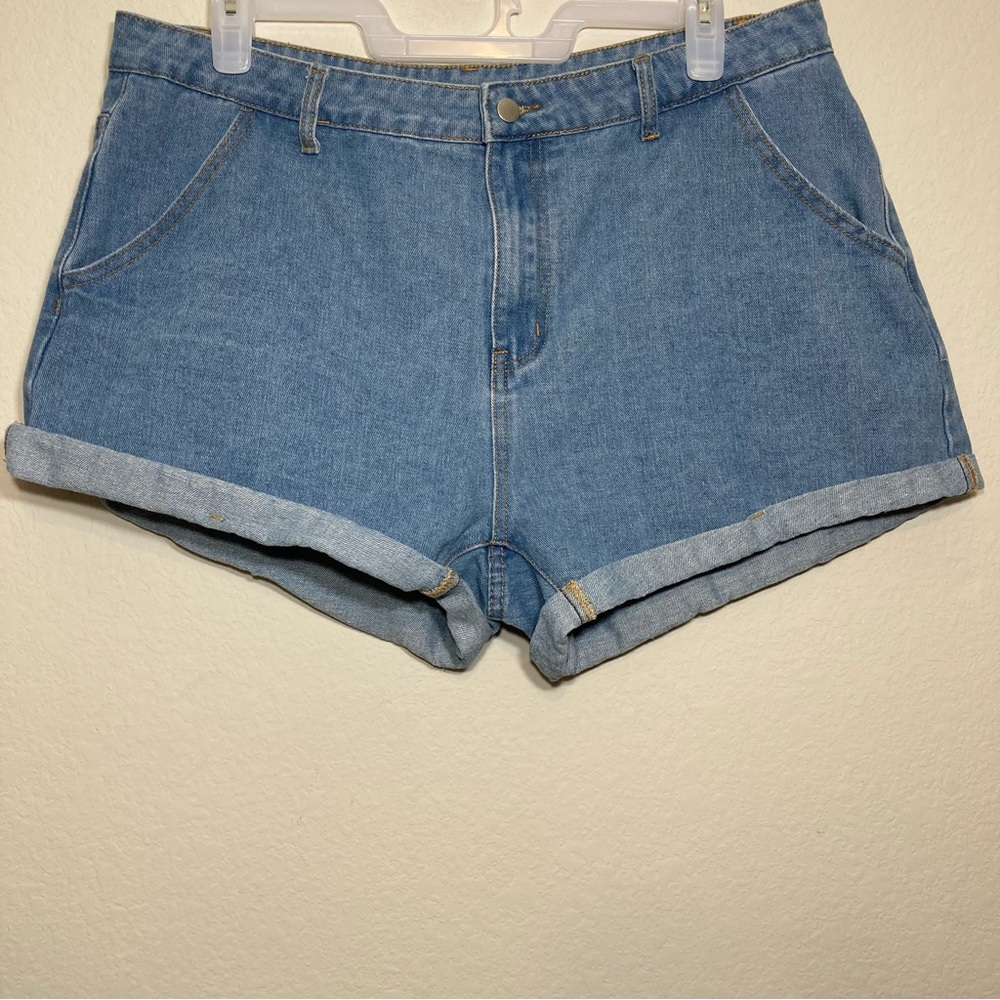 SHEIN Curve Plus Size 2XL Denim Rolled Hem Jean Shorts with Pockets